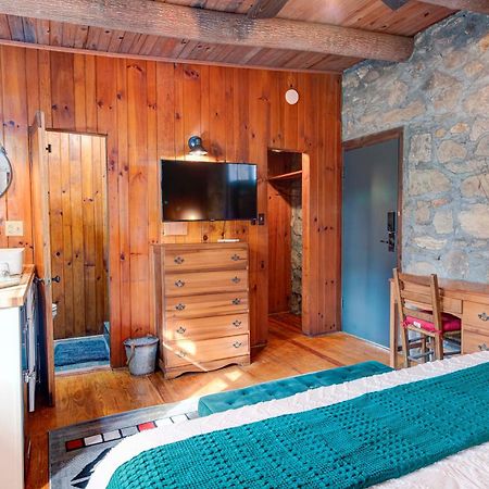 The Furry Lodge Double Ste 2&3 Вейнсвілл Екстер'єр фото