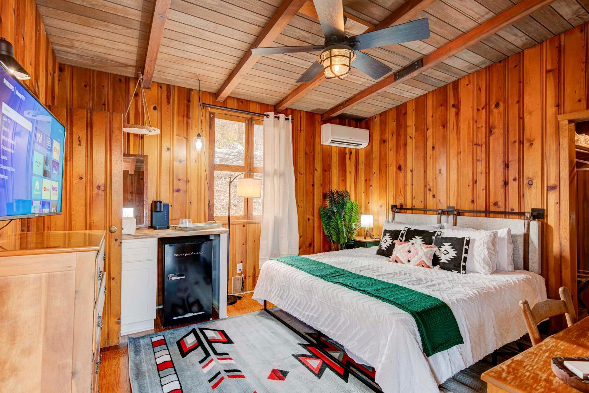 The Furry Lodge Double Ste 2&3 Вейнсвілл Екстер'єр фото