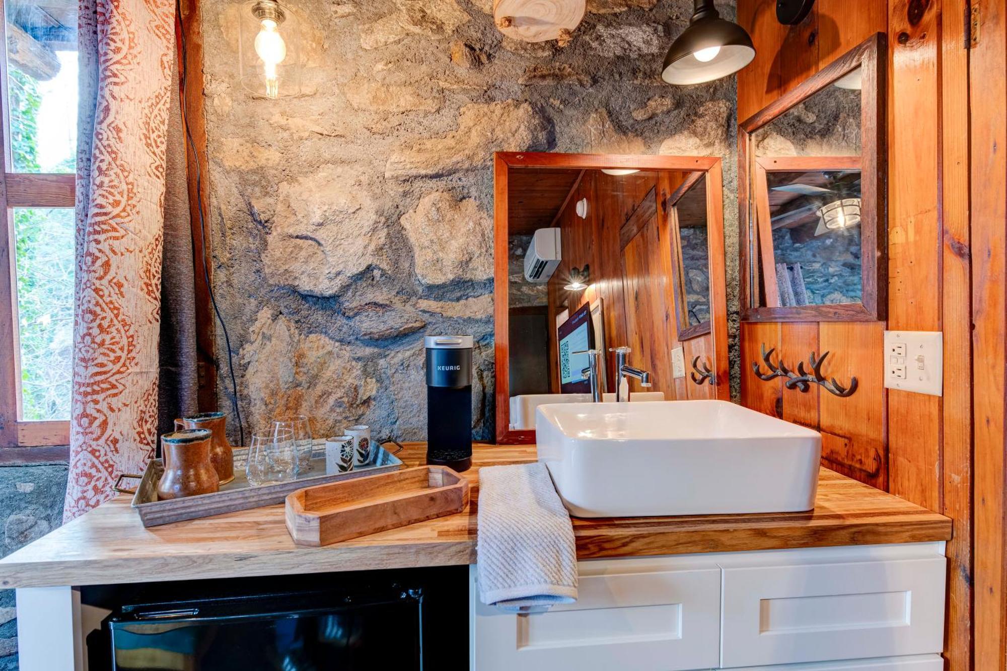 The Furry Lodge Double Ste 2&3 Вейнсвілл Екстер'єр фото