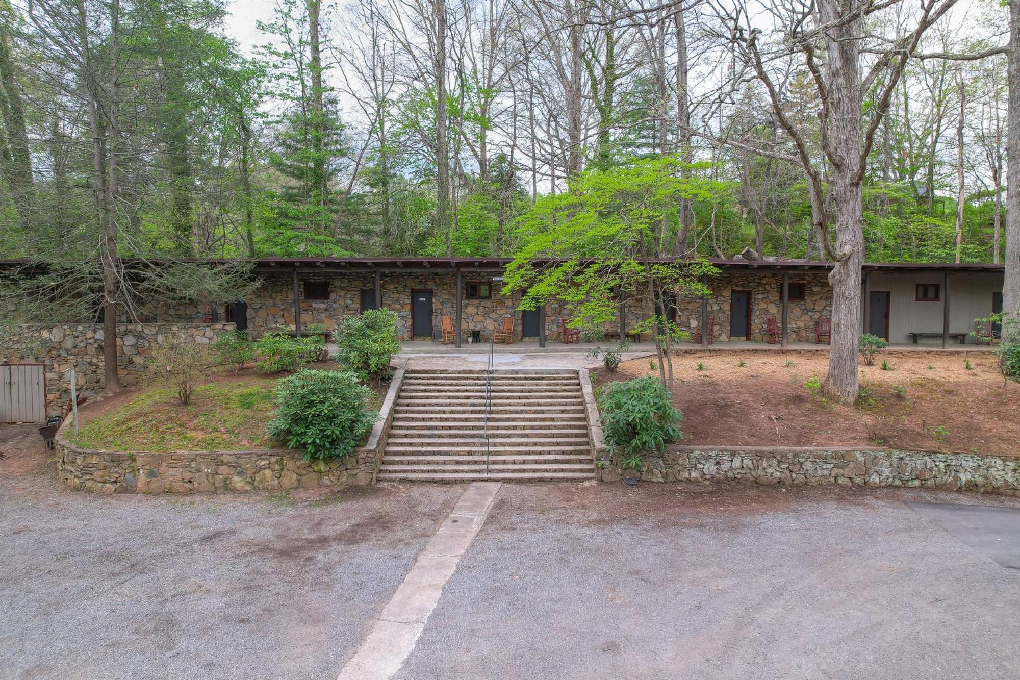 The Furry Lodge Double Ste 2&3 Вейнсвілл Екстер'єр фото